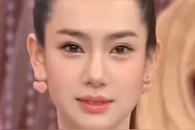 好好的一张脸，就这么毁了，我还是更喜欢瑞丽时期的“戚薇”图片