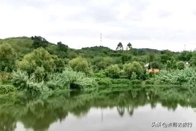 成都龙泉山被冷落的古场镇，街上空无一人，美食诱人被严重低估！