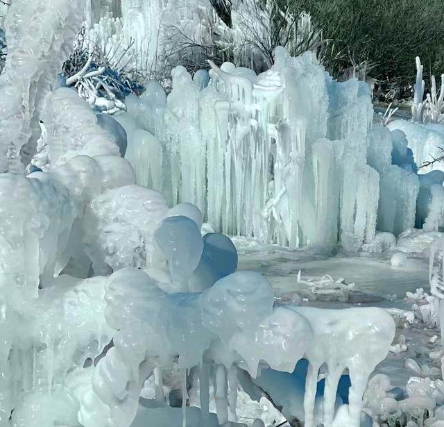 别再愁周末去哪玩！京北玉渡山冰瀑奇观已上线，一秒闯入冰雪童话