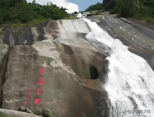黄中广||丹霞奇峰擎天立 瑶乡赤壁映精魂