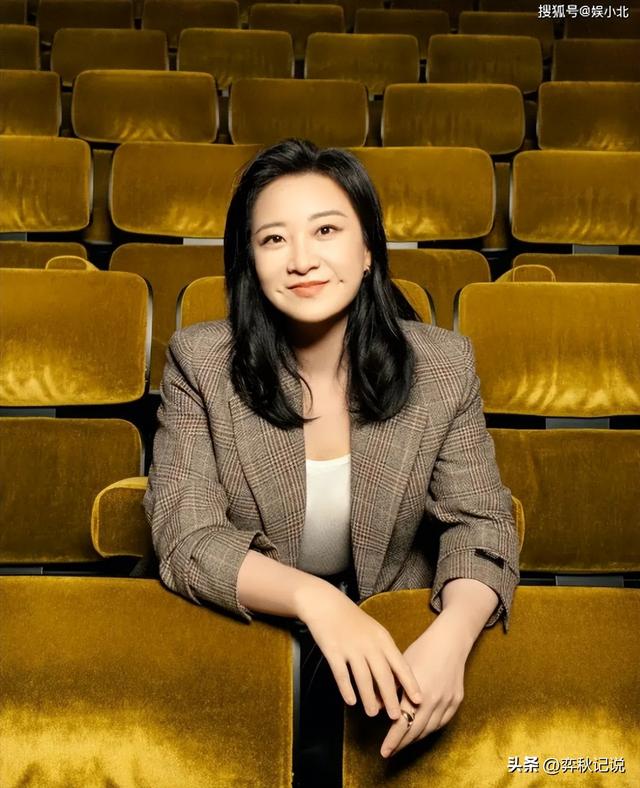 “消失”一年后，43岁的贾玲官宣喜讯，全网恭喜，终于等到这一天
