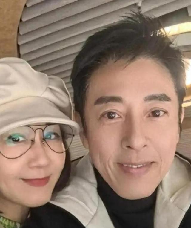 夫妻俩为了不变老，坚持31年不吃肉不生子，如今59岁近照不敢认