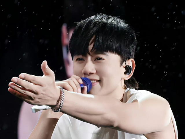 央媒发文，高调官宣42岁张杰喜讯，全网恭喜，终于等到这一天