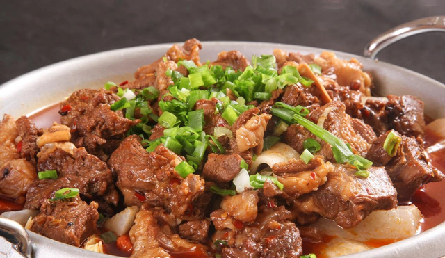 它是牛肉“克星”，炖牛肉加1勺，出锅后软烂入味，没牙也咬得动