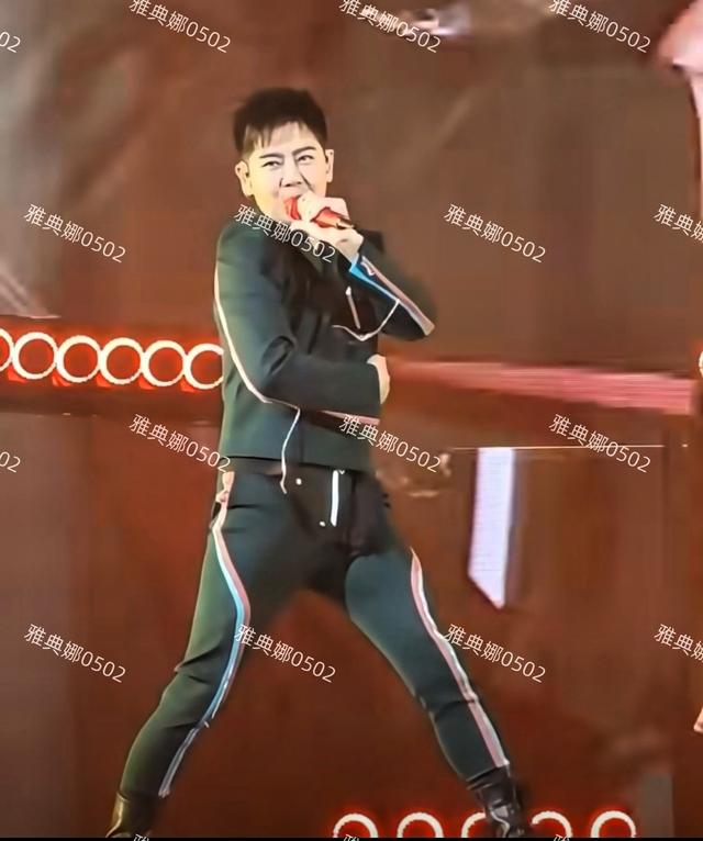林志颖现身杜德伟演唱会本想秀一波友情，结果林志颖裤子上了热搜