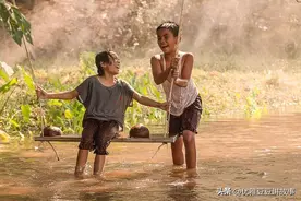 我参加3年高考，大姐冒雨去学校改了我的志愿，如今我衣锦还乡图片