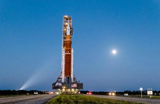 我国月面着陆器试验成功：将载人登月！美国将去月球部署核反应堆