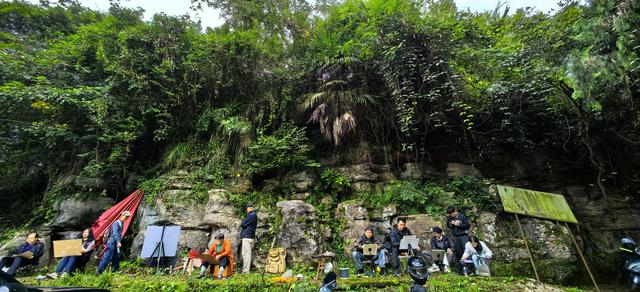 在水一方千佛崖