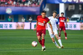 判若两人，王上源在国家队有进球有助攻，回到俱乐部就如同消失图片