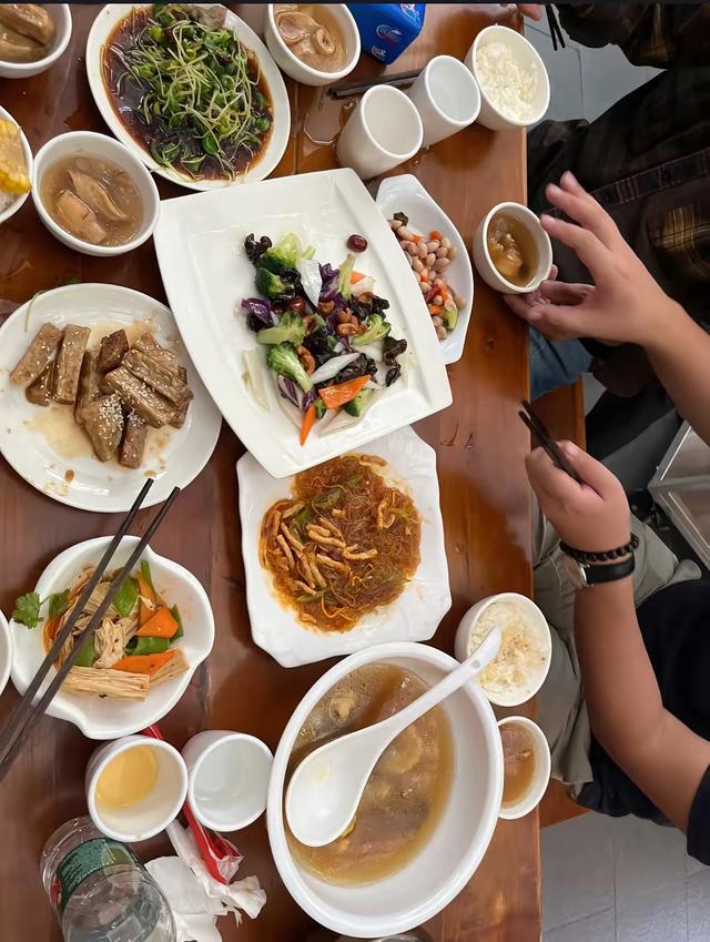 释永信伙食大曝光！三餐就这几样，对比旁边50元斋饭我看懵了
