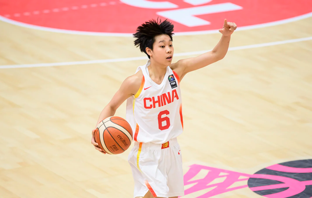 深夜喜讯，加时1分险胜：中国女篮终于赢了，告别4连败，全队欢呼
