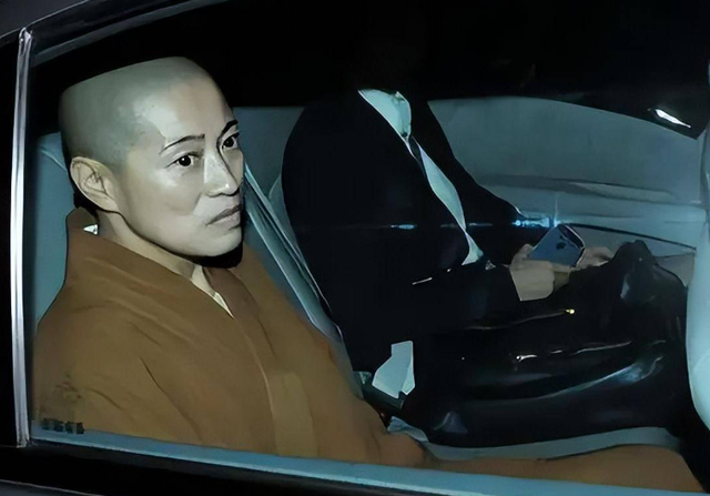 风流尼姑释智定：白天念经晚上夜店，东窗事发时，屋里还藏着假发