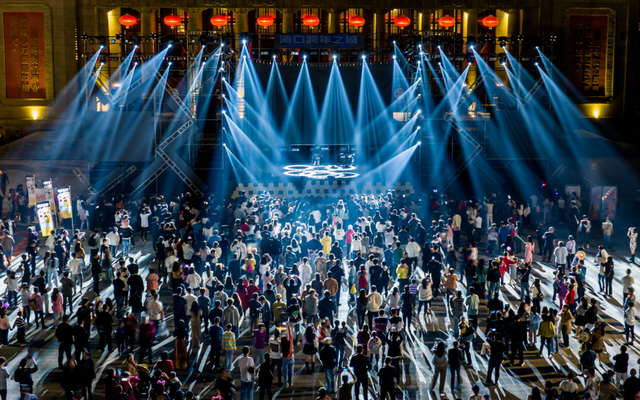 海口跨年 | 观澜湖华谊冯小刚电影公社跨年狂欢超有戏!