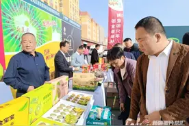中国猕猴桃之乡来疆推介 现场签订3.2亿元采购合同图片
