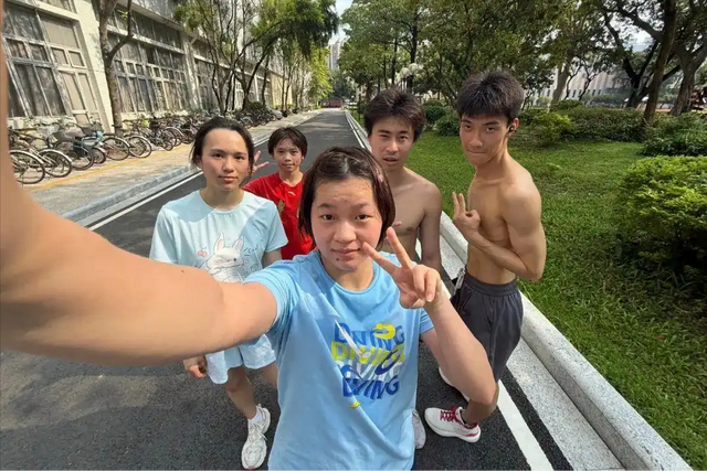 陈若琳问全红婵：大学一个月生活费多少？全红婵的回复显情商