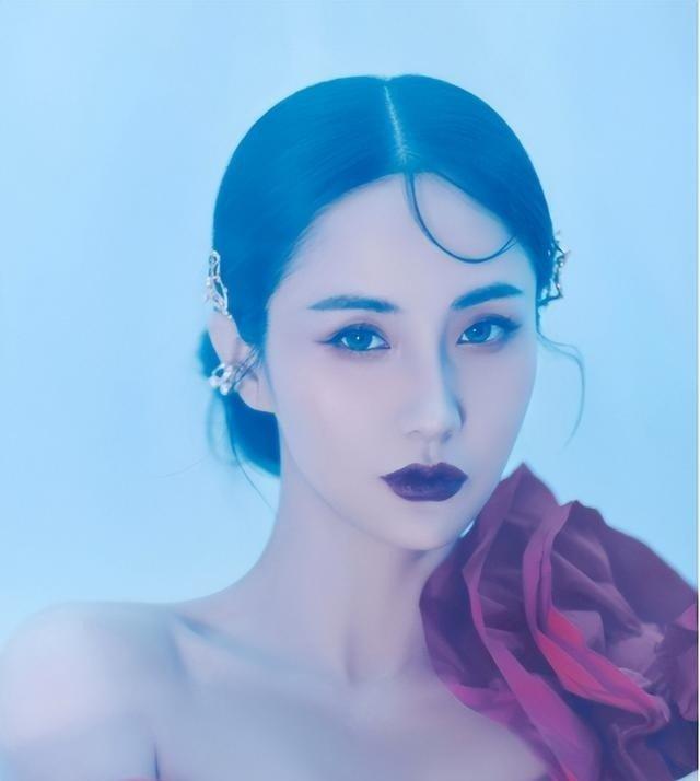 两脱成名，因失恋接拍三级片，从“东方第一美人”到“3D女神”