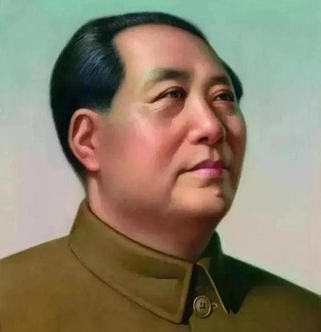 毛主席新画像挂上天安门后，北京市民提出意见：为何只有一只耳朵