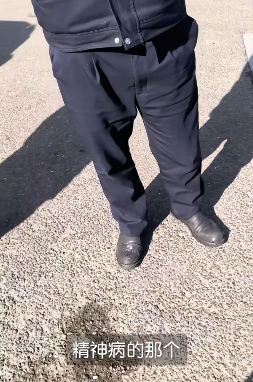 小伙自驾西藏被牧民求助，热心帮忙充电宝却被偷，录像拍下全过程