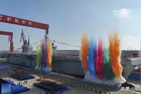 中国“四川舰”下水 可在渡海战中执行多种任务图片