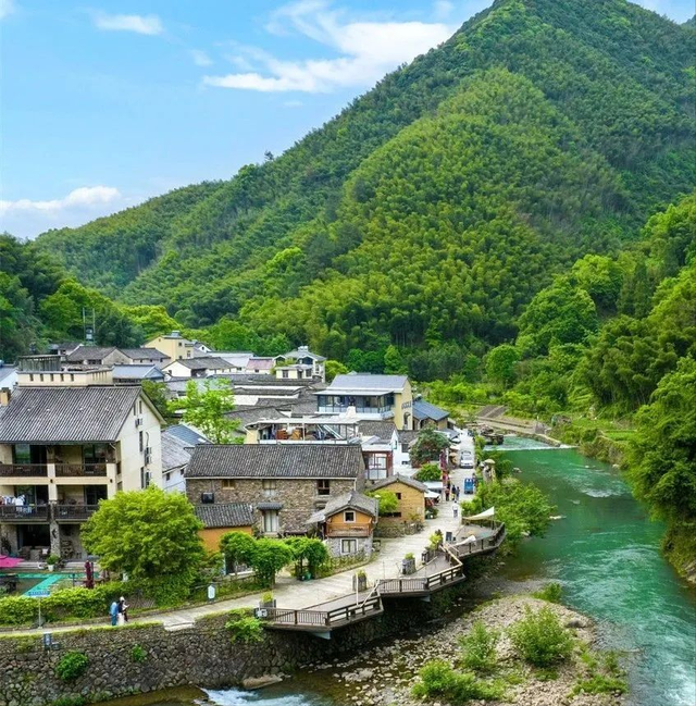 最适合7-8月一个人散心的6个治愈小城，无需攻略，心累了，就去小住三五天！
