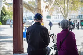 老夫妇患病，两女儿为何不愿尽孝？检察官调查弄清真正原因｜今晚九点半图片