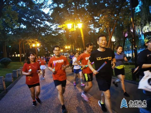 夜游指南｜在曲江池，把日子过成散文诗