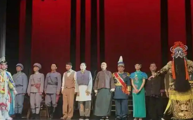 前央视春晚总导演，两字锐评《戏台》，狠狠给陈佩斯出了口窝囊气