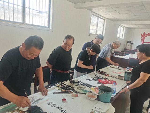书画名家捐赠墨宝 助力乡村文化建设