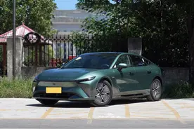 国产高性能C级车，上演硬核操控，性能比肩超跑，解读星纪元ES图片