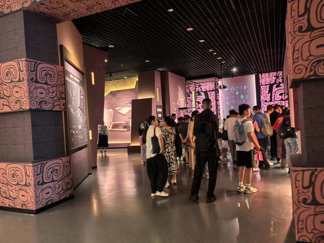 天津博物馆《商邑百工——三千年前的中国制造》展览首日爆火