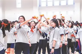 2025年高考今日开考！2.6万名考生今天在厦高考图片