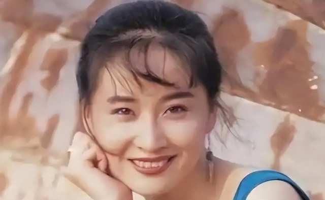 香港第一情妇：她曾是张艺谋白月光，被黑道打掉子言，现如何了？