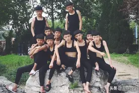 中美印文盲率差距对比：印度28%，美国从10%升至21%，中国是多少图片