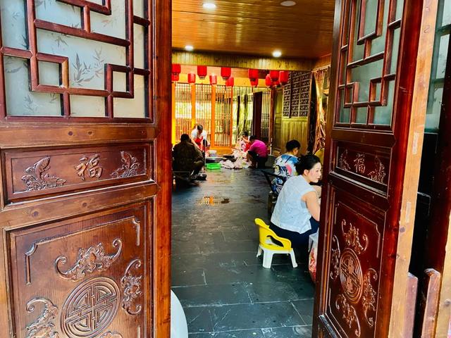 边城印象:一口吃三省 三地闻鸡鸣!