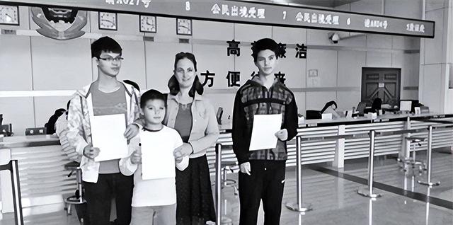 98年，河南小伙娶了乌克兰女子，病逝后妻子把3个儿子国籍全改了