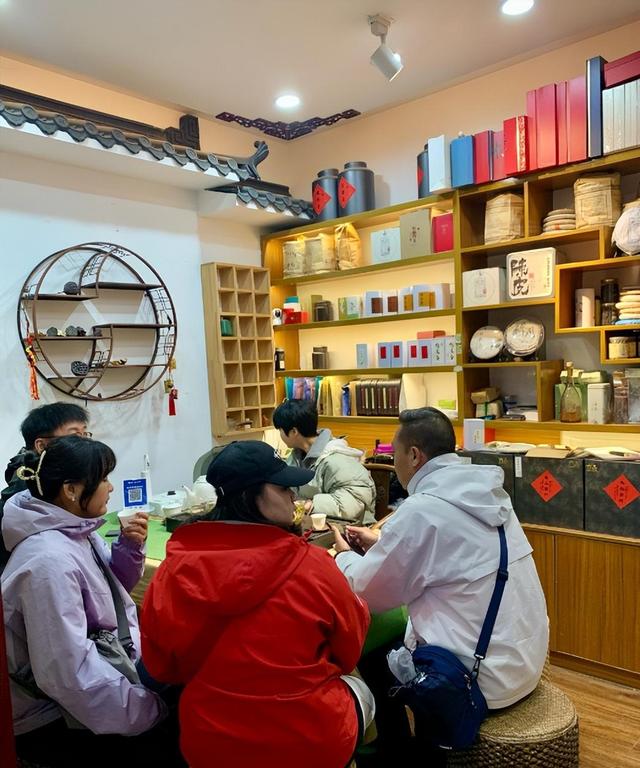 大量日本游客涌入北京，打着旅游幌子不去旅游不吃美食，为啥来？