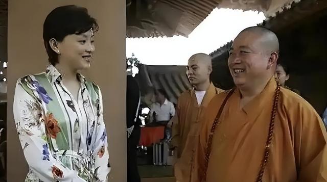 李湘不忍了！公开回应与释永信的真实关系，亲吻照真相终于大白