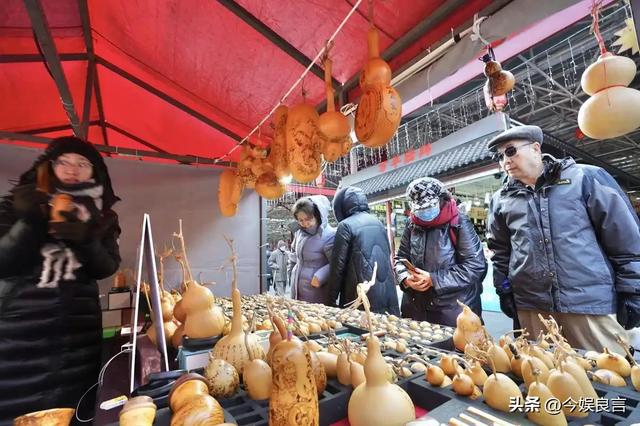 大量日本游客涌入北京，打着旅游幌子不去旅游不吃美食，为啥来？