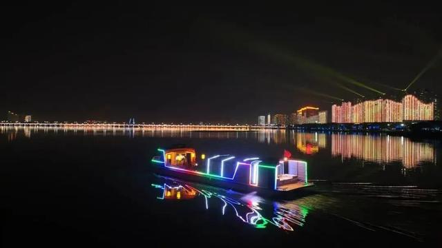临沂9月超燃！华健哥+张韶涵演唱会开唱，凭演唱会门票享景区优惠！