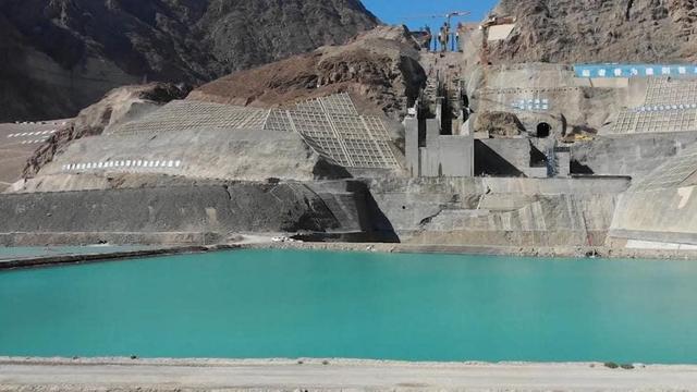 比三峡还高62米！新疆建成世界最高土坝，千年缺水难题终于有解了