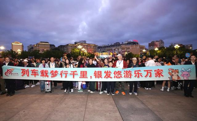 有大床房、能洗澡！这趟软卧列车出发啦！