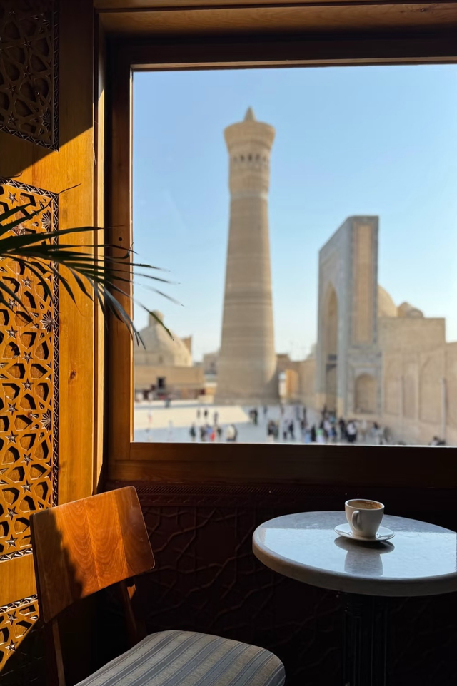 中亚旅游天花板，被戏称为“放大版新疆”，安全系数高，一眼千年