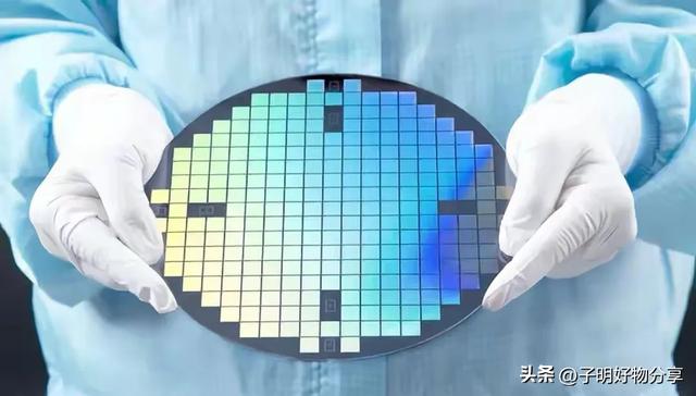 中国芯突破！纳米压印光刻机成功交付，国产芯片超车直击西方要害
