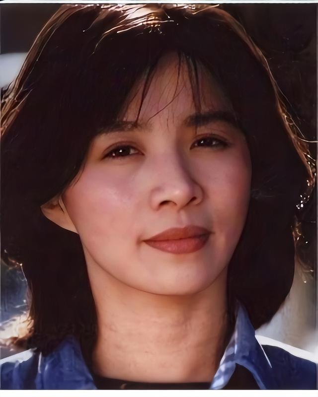 《生万物》“大脚娘”迟蓬逛超市被偶遇，打扮好朴素，真人很随和