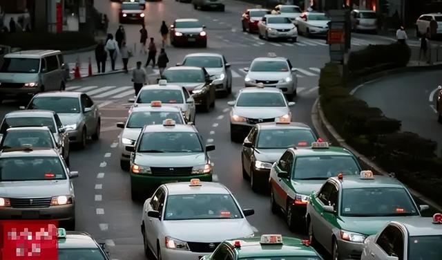 乘客嫌贵、司机哭穷，就连网约车平台也在卖惨，钱到底被谁赚走了