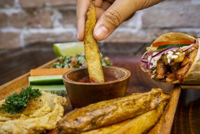 肝不好，不能喝牛奶？医生：不想肝脏受损，这4样再好吃也要忌口