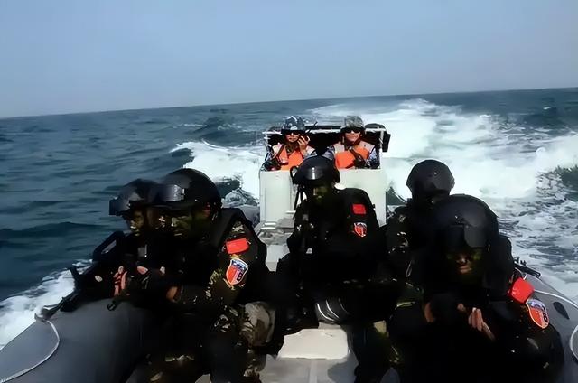 48小时内，中日两次激烈交锋	，钓鱼岛已增兵，高市早苗遭明牌警告