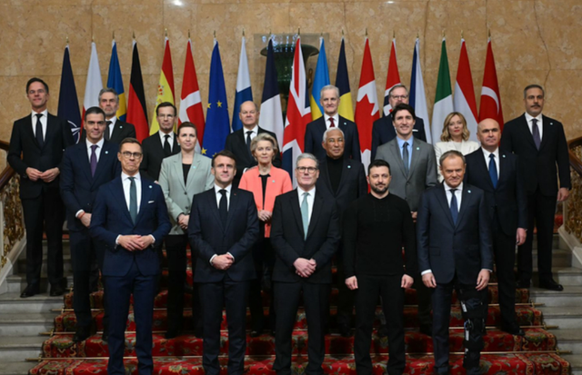 泽连斯基终于跪了？基本无条件，特朗普通告全球，11国发联合声明