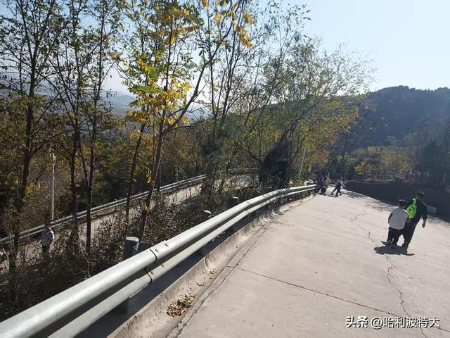 怒征西山公园，立在539.8米的顶峰