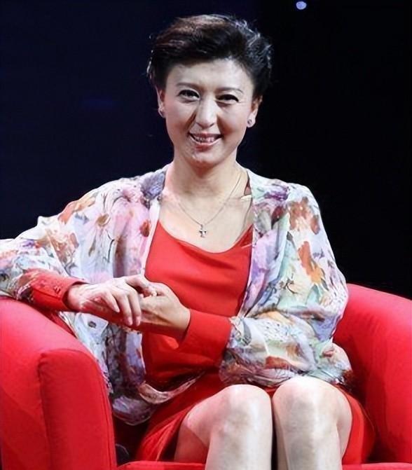 过气明星有多惨：农村走穴，穷到只剩100万，摆摊还债，体面呢？
